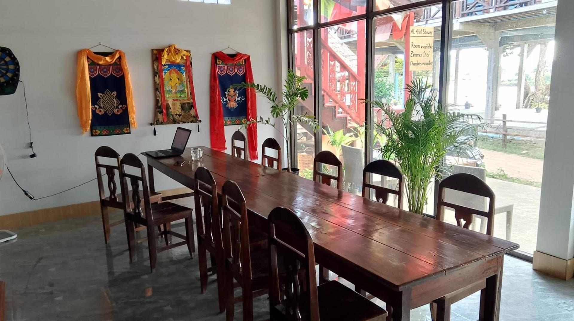 Tibet Restaurant And Hostel Nakasong Exterior photo