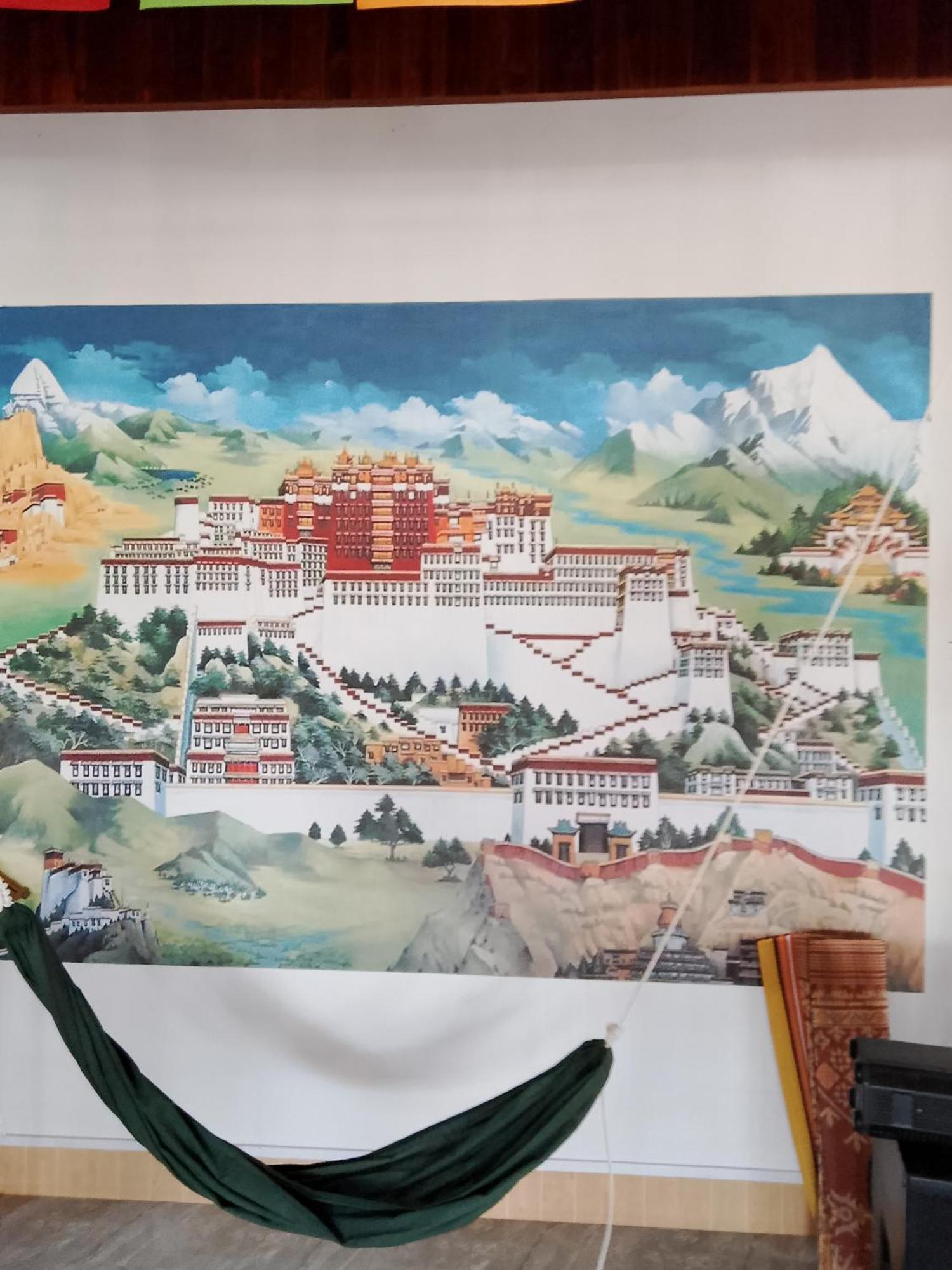 Tibet Restaurant And Hostel Nakasong Exterior photo