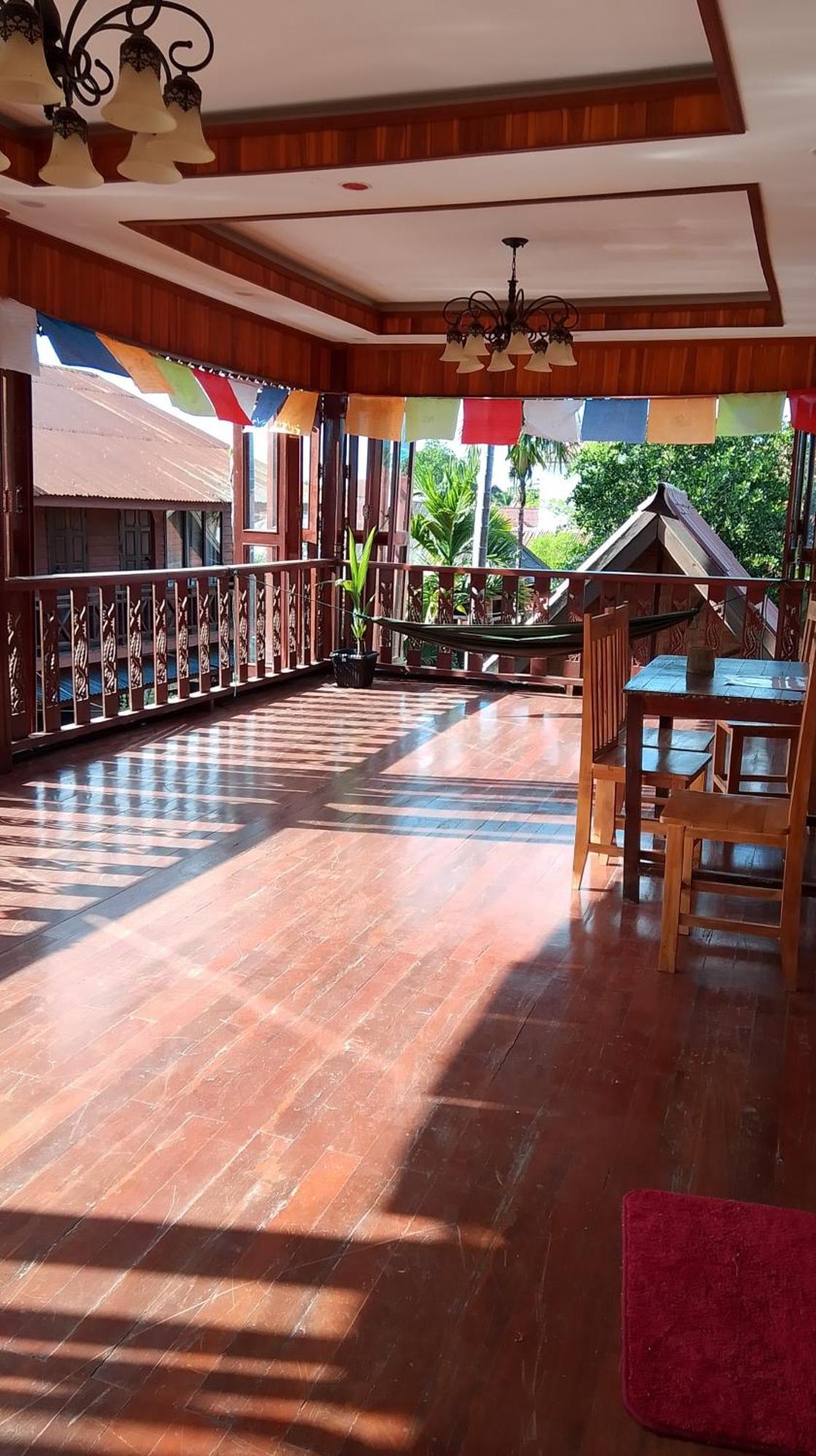 Tibet Restaurant And Hostel Nakasong Exterior photo